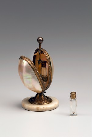 ≪卵形ケース香水瓶セット≫ 19世紀
