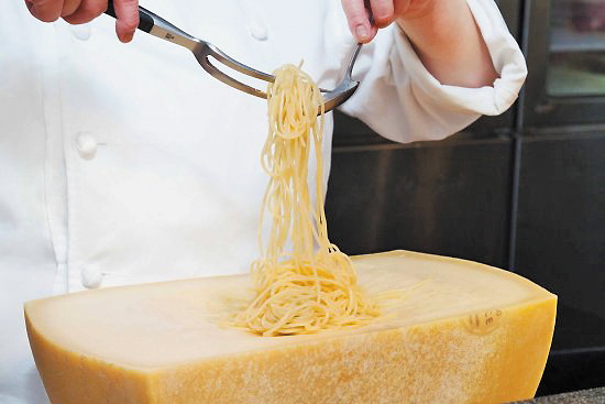 〈イル ギオットーネ〉発酵バターとバルミジャーノチーズのソース