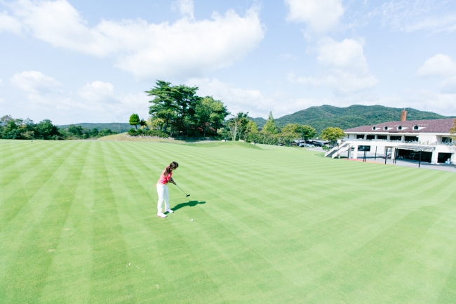 総敷地面積4万m2 の広大なゴルフ練習場「BirDie′s garden新宝塚」 約
