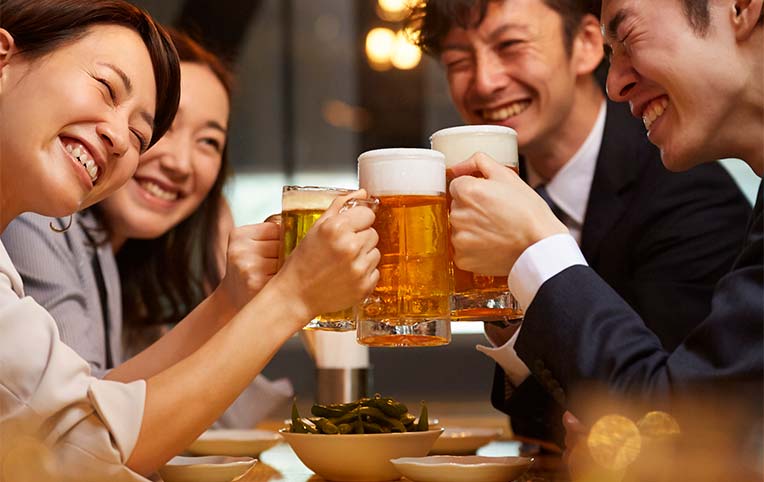 なぜ日本人は言いたがる？「とりあえずビール」の謎に迫る！― なんでも酒やカクヤス調べ