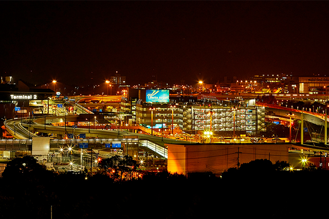 ホテル最上階から望む成田空港の夜景