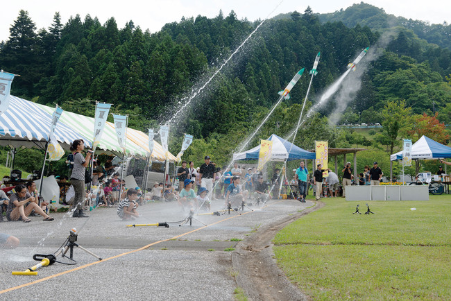 ロケットを実際に飛ばしている様子