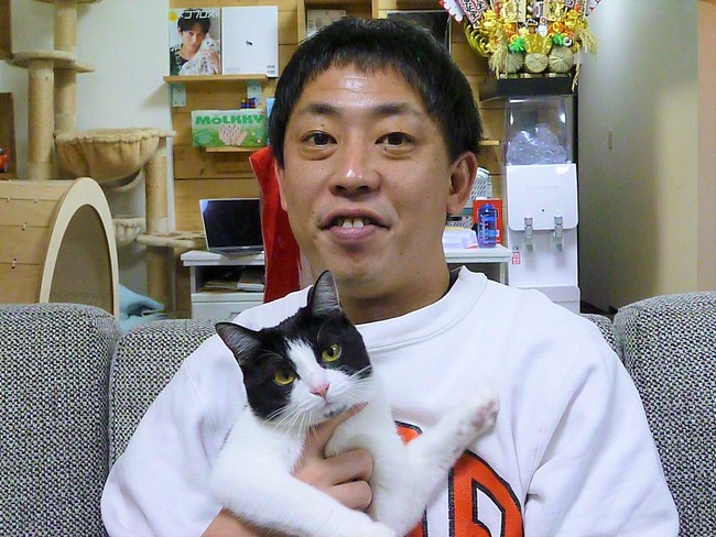 猫の日記念 さらば青春の光 森田哲矢に単独インタビュー 実家で飼っていた猫がついに逃げました あなたは犬派 猫派 ペットショップ店員が選ぶ 猫映画 のベスト１は 時事ドットコム