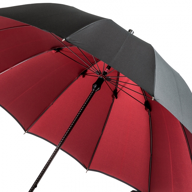 傘の表と裏で色を替えています。シンプルなデザインの中でも楽しみ方の幅が広がります。