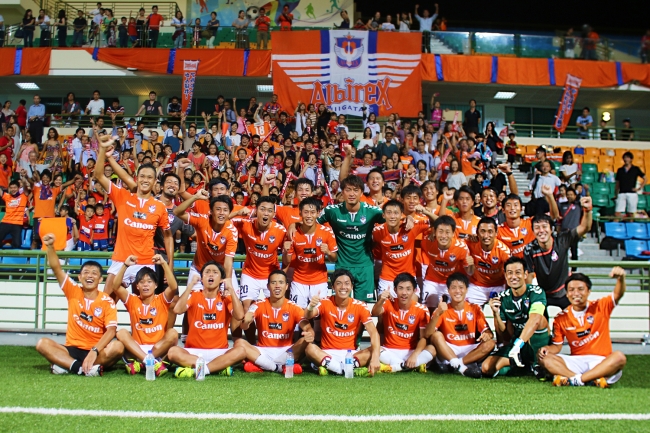 2016年にはシンガポールプロサッカーリーグ（Sリーグ）で全てのタイトルを獲得