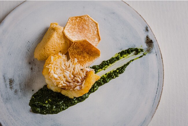 [揚げ物]　　甘鯛いりだし　春菊ソース 「銀座？特選 雅」味噌？ムース　海老芋煎餅