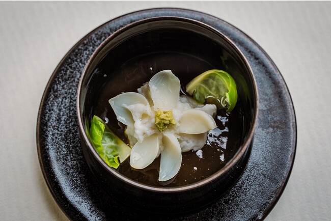 [先付]　帆立花弁蒸し　芽キャベツ 「銀座？特選 雅」の鼈甲飴