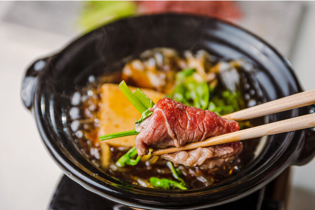 [小鍋] 尾崎牛の味噌？すき焼き仕立て　芹　白菜　小野川豆もやし　下仁田ねぎ　糸こんにゃく　焼き豆腐