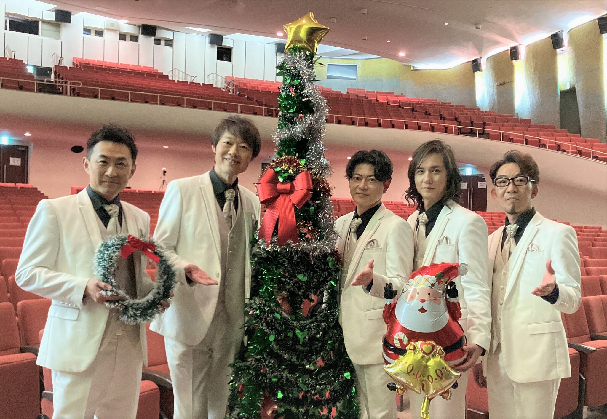 皆さんの笑顔の源になるように頑張る 5人組コーラスグループのベイビーブーがクリスマスコンサートを開催 株式会社テイチクエンタテインメントのプレスリリース