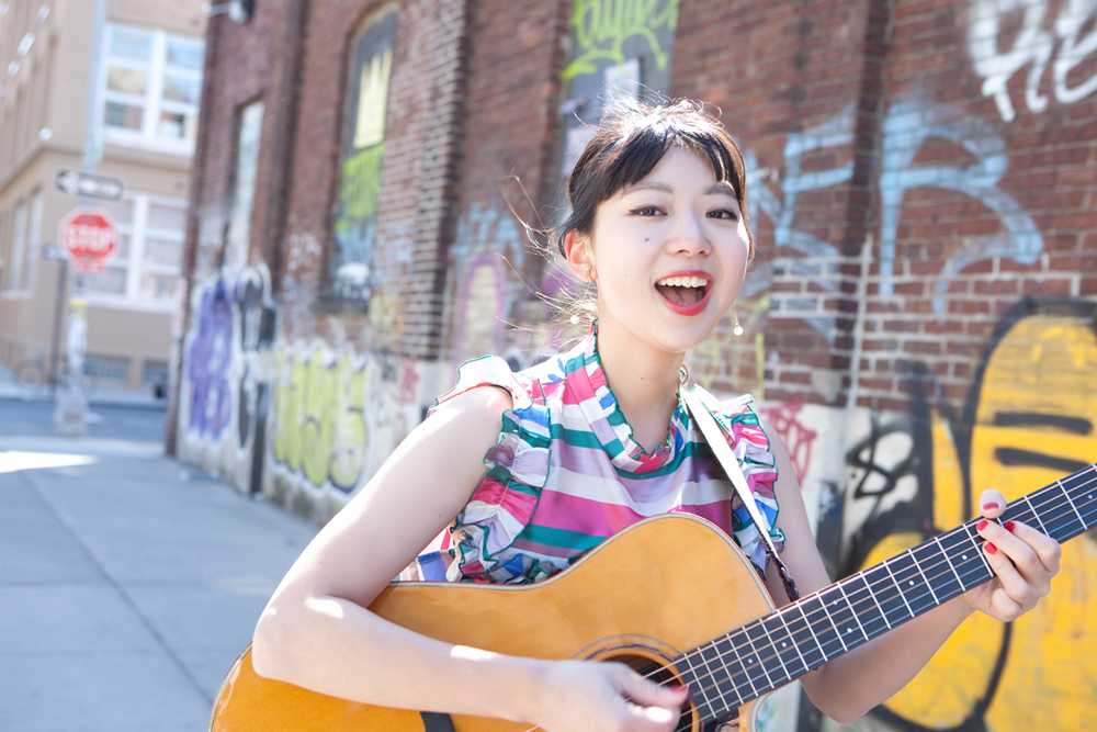 LA生まれ、京都在住の現役大学生シンガー・ソング・ライター、竹内アンナ 15歳の時に書いた曲「Ordinary