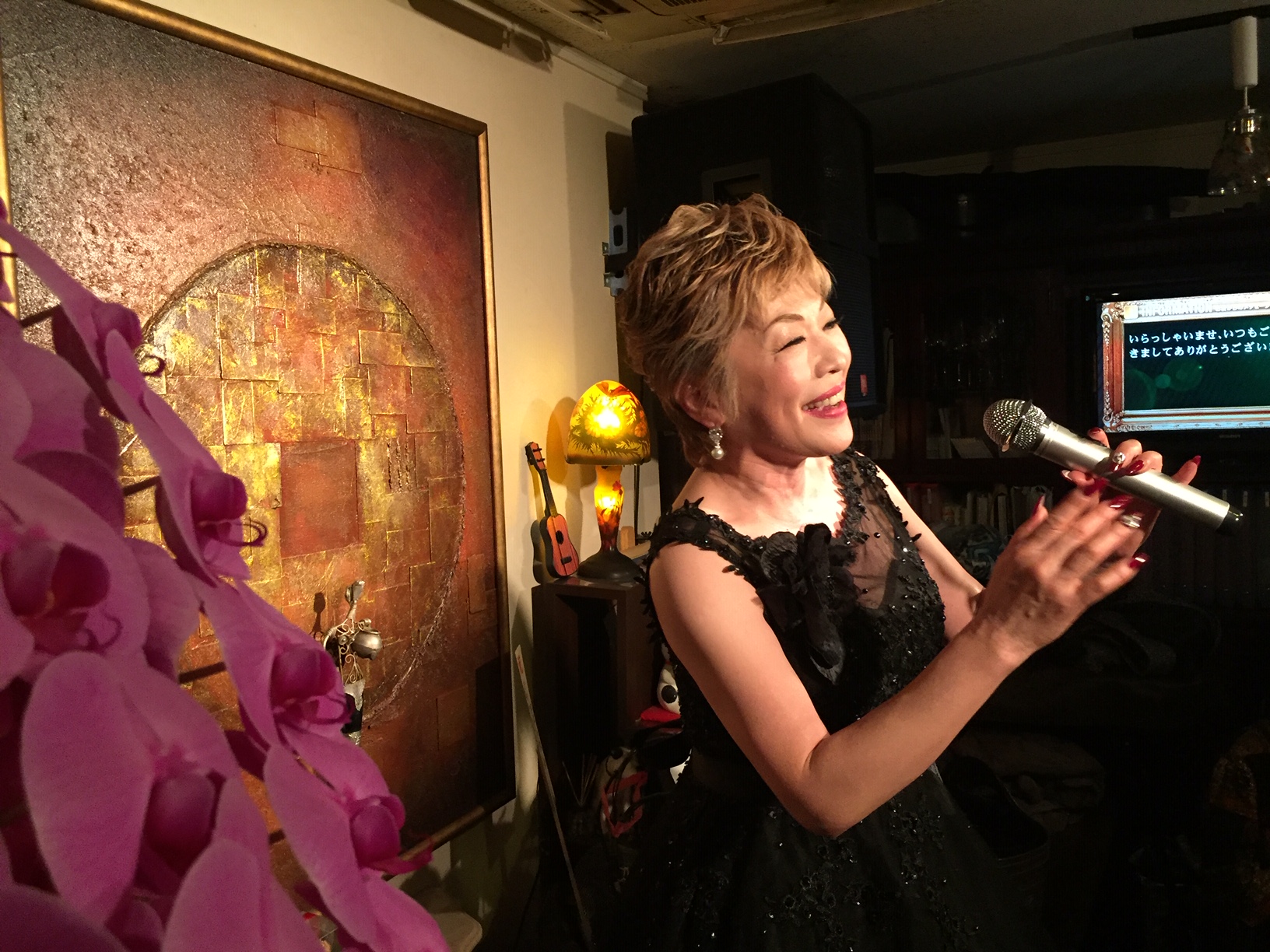 西山ひとみ 新曲「裏切りの花」発表会開催！｜株式会社テイチクエンタテインメントのプレスリリース