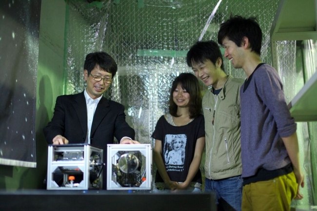 木村真一教授（左）の宇宙教室