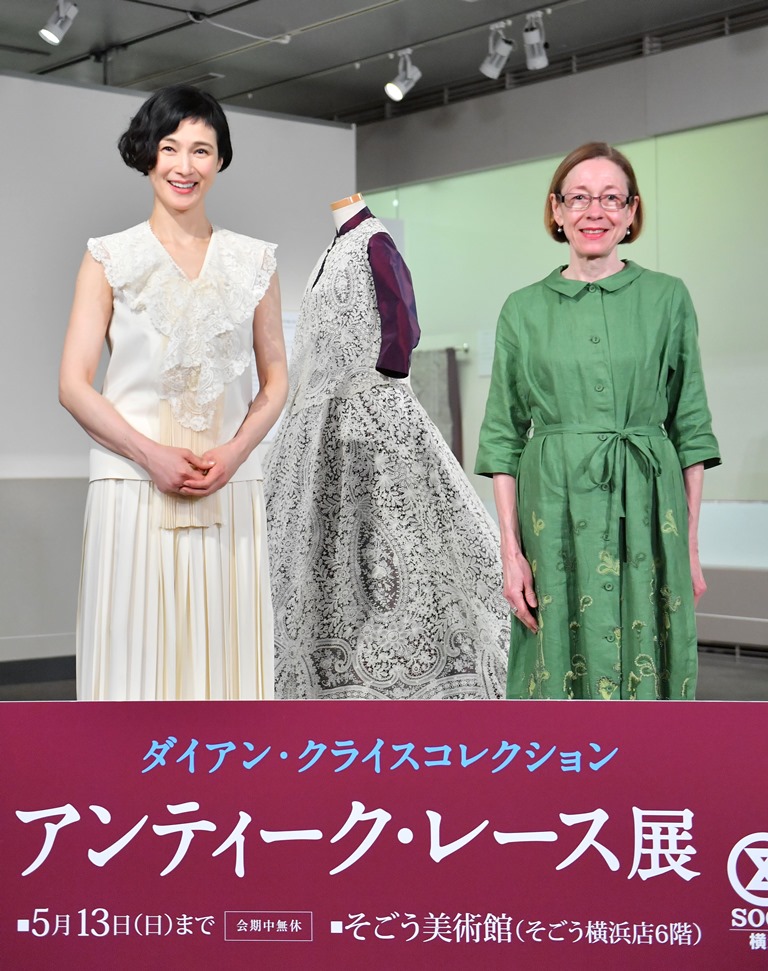 女優・安田成美さんが来館 アンティーク・レース展 好評開催中 希少作品展示に「ため息しか出ない」と感嘆 5月13日まで開催｜産経新聞社のプレスリリース