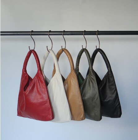 左から Ethiopian Rose(数量限定), Ivory, Harvest, Green Field, Nile Black 左から Ethiopian Rose(数量限定), Ivory, Harvest, Green Field, Nile Black