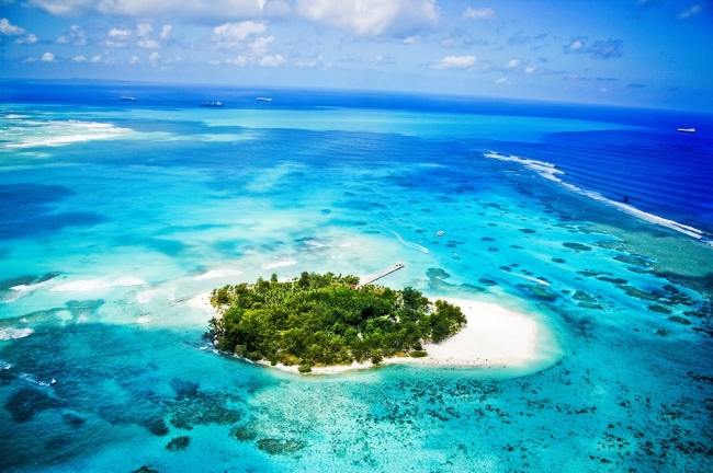サイパンと言えば「マニャガハ島」。透き通った海でのマリンアクティビティは大人気