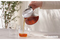 所作が変わると、一杯が変わる。片手で注げるティーポット「CLEAR BREW POT」新登場