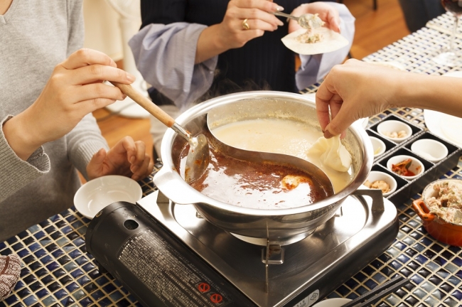 自分で餃子を包んで（作って）食べる新感覚の鍋