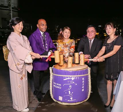 山口県が生んだ銘酒 純米大吟醸 夢雀 むじゃく が世界に先駆け ドバイのアルマーニホテルにてデビュー 株式会社 Archisのプレスリリース