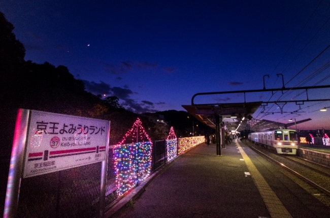 ≪駅のイルミネーション装飾（例年の様子）≫