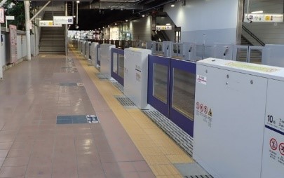 飛田給駅　1番線ホームドア