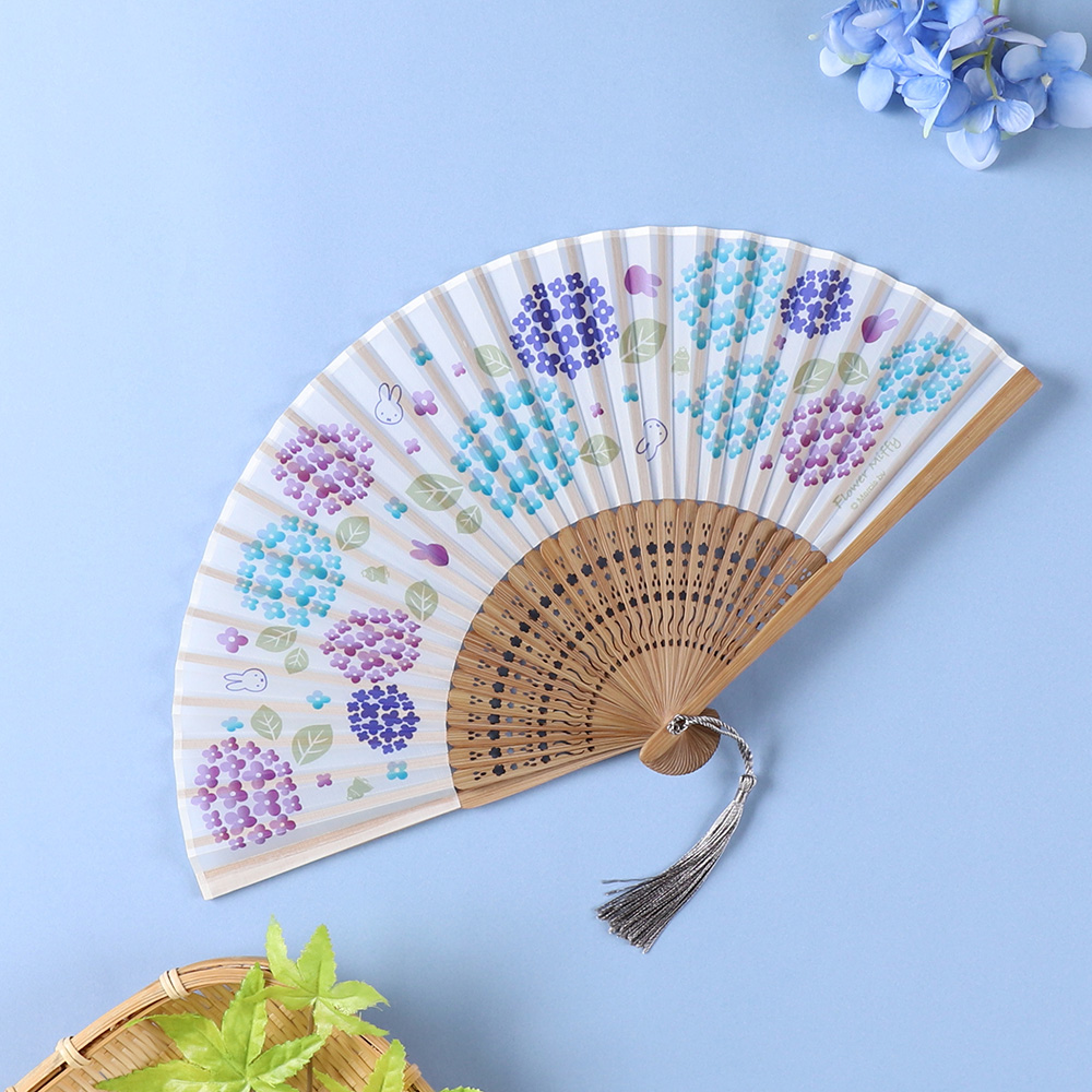 人気絵本ミッフィーのお花屋さん フラワーミッフィー にて 夏のお花 紫陽花 とミッフィーをデザインした扇子 全２種 を好評販売中 ベネリック株式会社のプレスリリース