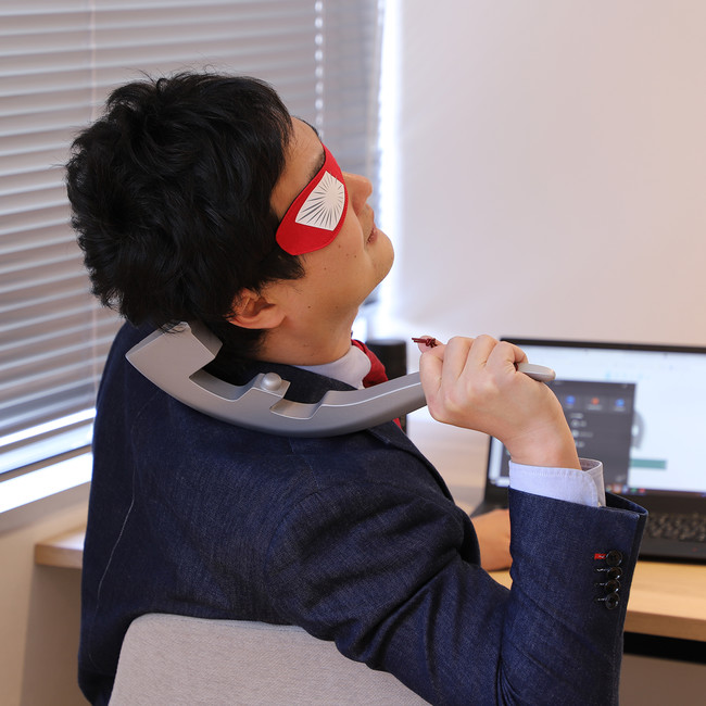 (使用イメージ)握りやすいカーブによる絶妙な叩き心地を実現