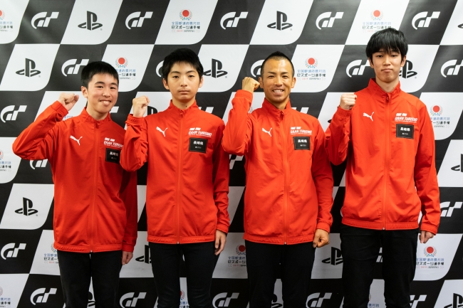 左から、長崎県 少年の部・1位の貢淳一選手、2位の嵩下凱也選手。一般の部・1位の松尾裕也選手、2位の東園優人選手。