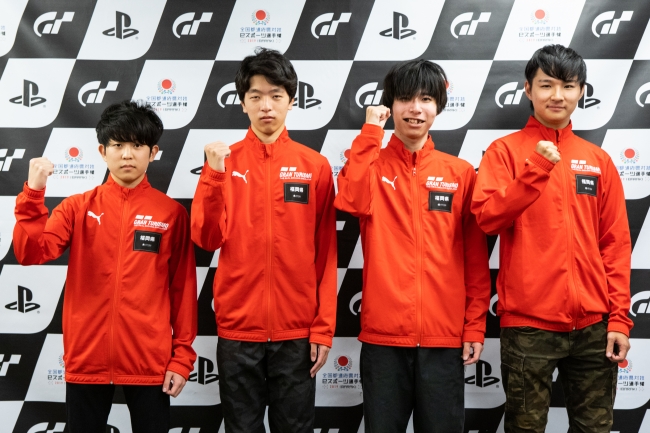 左から、福岡県 少年の部・1位の龍翔太郎選手、2位の中村勇斗選手。一般の部・1位の荒木祐樹選手、2位の松本奏音選手。