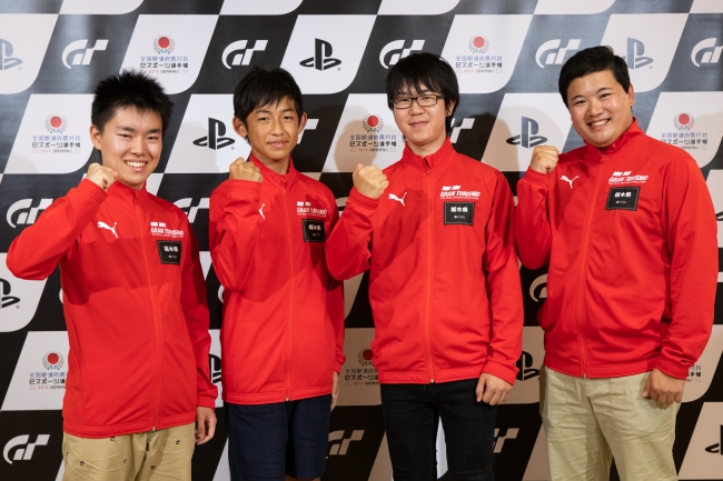 左から、栃木県 少年の部・1位の大谷梢選手、2位の須原大誠選手。一般の部・1位の山中智瑛選手、2位の高橋拓也選手。