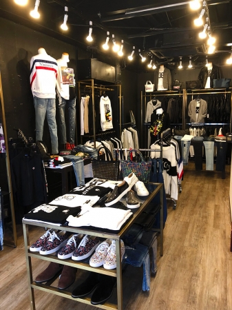 新規オープン リッチで不良 ワル なファッションを提供するメンズアパレルショップjoker 実店舗が大阪アメ村にオープン Cnet Japan