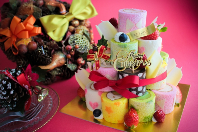 Irina 17年のクリスマス限定のロールケーキタワー予約がスタート おとなカワイイ がテーマ 株式会社エモーションズのプレスリリース