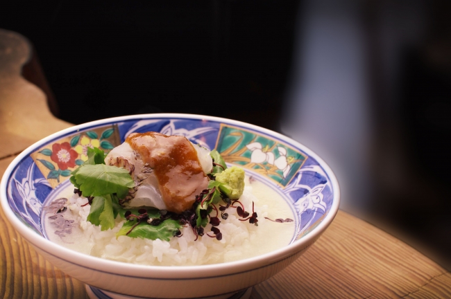 鯛めしは全ての丼に無料でつきます。