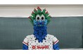 Gakkenニューブロック5,000ピースで制作した、広島東洋カープ『スラィリー』実寸大オブジェが、縁日ナイターに登場！