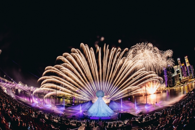 日本発の未来型花火エンタテインメントが50万人を魅了 シンガポールで歓喜と感動のhappy New Year 有料席チケット2万1 000枚が開催前にallsoldoutに エイベックス株式会社のプレスリリース