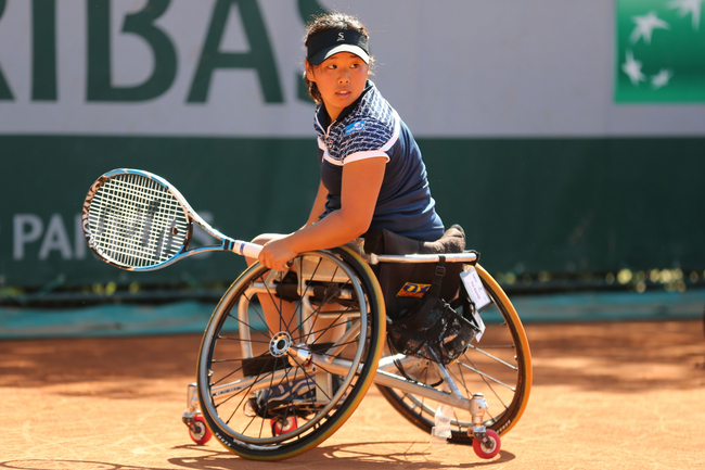 全仏オープンにて日本人女子初の優勝 女子車いすテニスプレイヤー上地結衣選手 エイベックス株式会社のプレスリリース