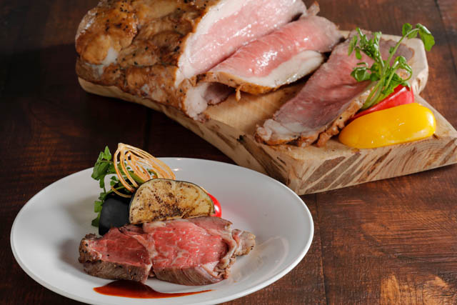 サーロインの低温ローストビーフ 泉州産オニオンソース サーロインの低温ローストビーフ 泉州産オニオンソース