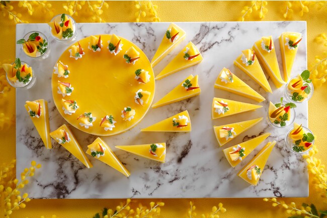 マンゴーヨーグルトのケーキ マンゴーの香りとさっぱりとした味わいを楽しめる鮮やかなイエローが美しいケーキ。(都ホテル 尼崎 レストラン アゼリア) マンゴーヨーグルトのケーキ マンゴーの香りとさっぱりとした味わいを楽しめる鮮やかなイエローが美しいケーキ。(都ホテル 尼崎 レストラン アゼリア)