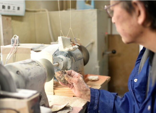 鮑貝の加工の様子