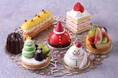 【シェラトン都ホテル大阪】おひとり様サイズのクリスマスケーキなど「冬のスイーツ&パン」販売 「バイカラークロワッサン」も新登場