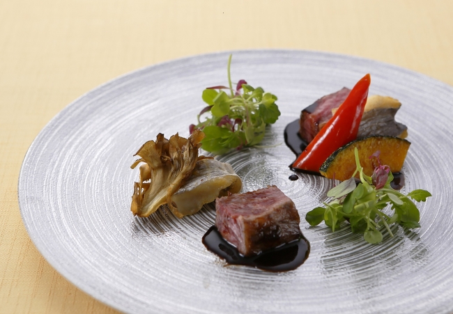 ＜日本料理＞太刀魚と国産牛ロース肉の鍬焼き