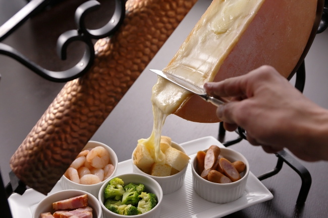 ＜ライブキッチン＞北海道新得農場のラクレットチーズ