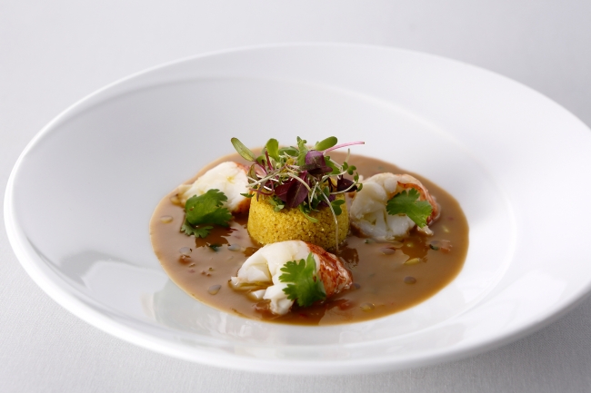 《欧風料理》2月「スペシャリテ」より”オマール海老のビスク カレー風味のクスクス添え”