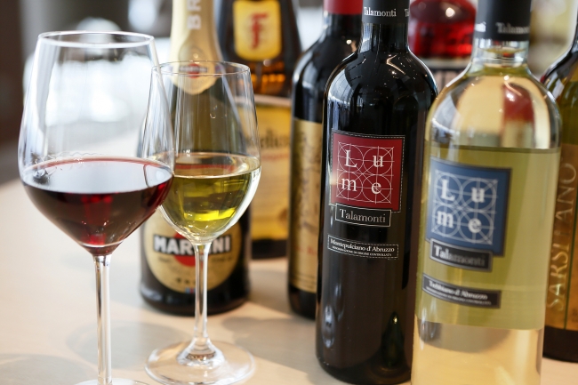 ディナーではイタリア産ワインが登場！