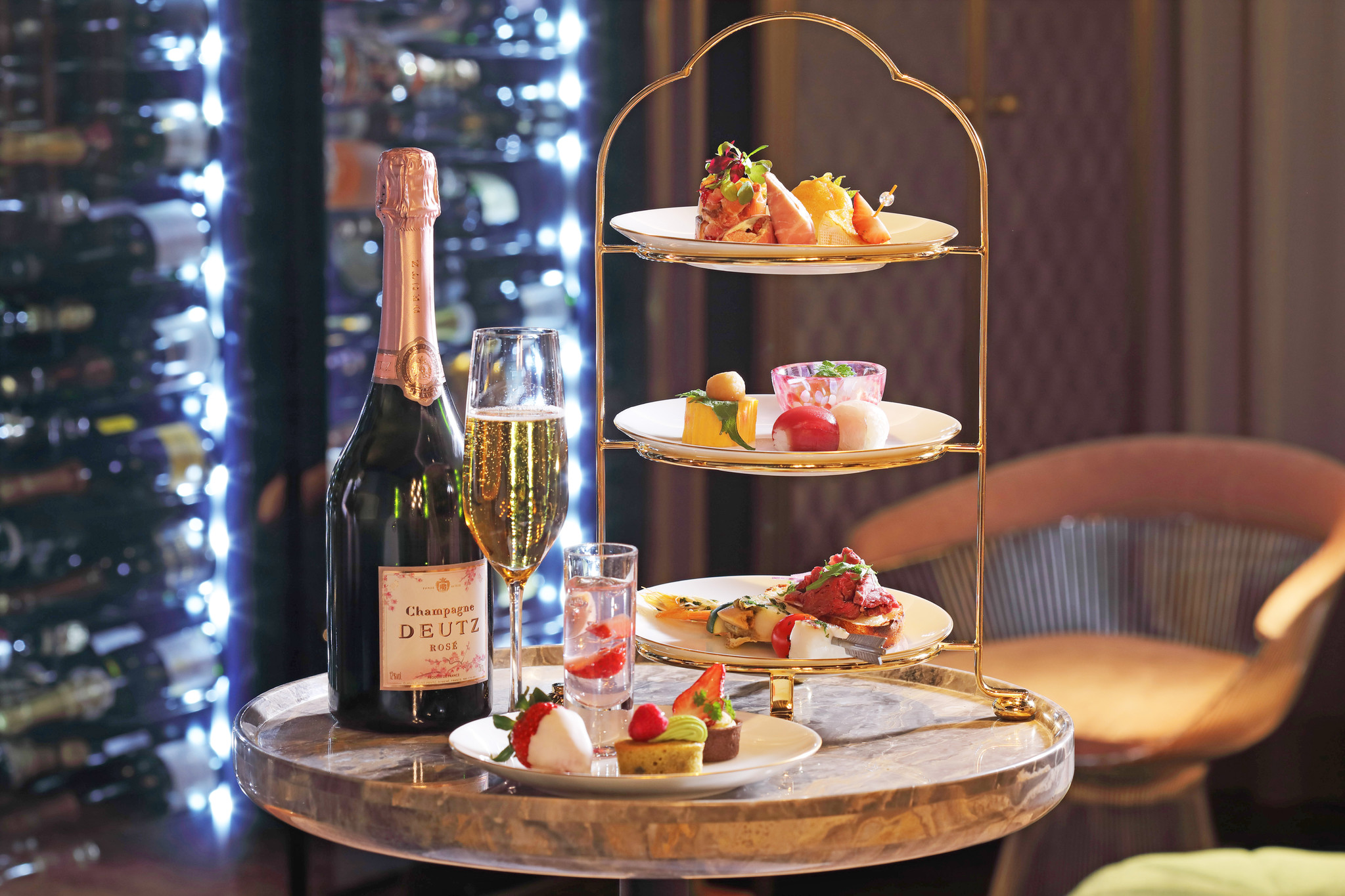 【ウェスティン都ホテル京都】いちごづくしのハイティーにシャンパンを添えて。いちごイブニング・ハイティーを発売｜都ホテルズ＆リゾーツのプレスリリース
