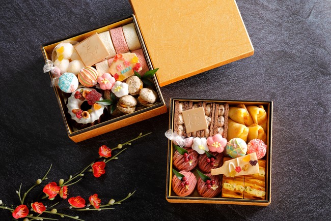 マカロンや紅白のロールケーキが二段重ねの重箱に シェラトン都ホテル大阪の スイーツおせち Gourmet Fashion Headline