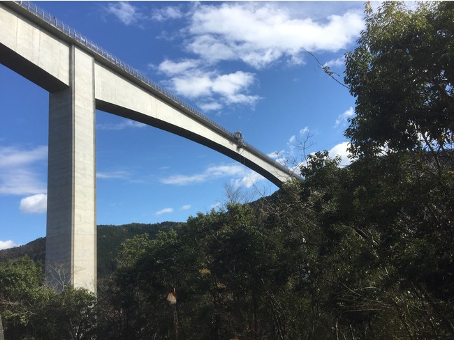 全長４６２メートル、高さ共に国内最大級の新旅足橋