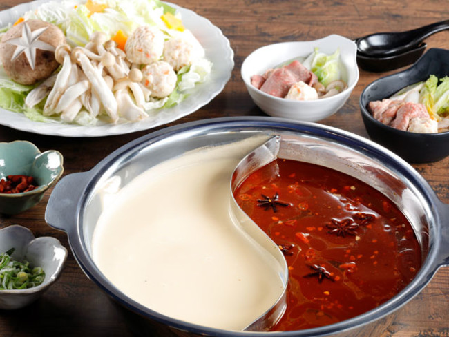 牛しゃぶの白湯鍋またはピリ辛鍋（2月限定）