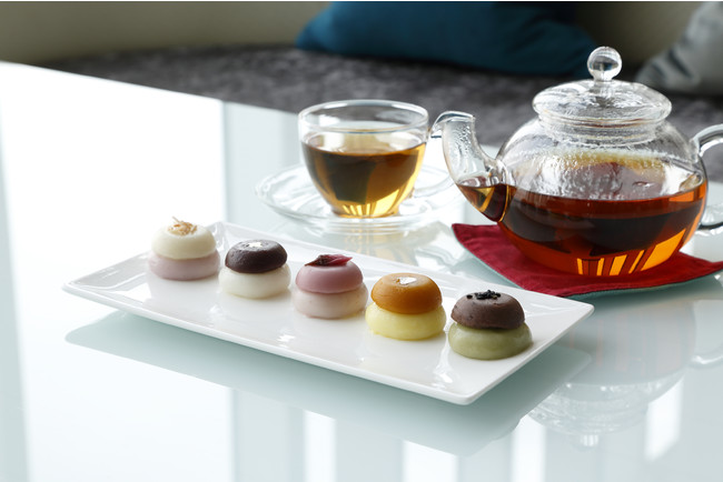 19階「LOUNGE PLUS」 DANGOと和紅茶のセット 19階「LOUNGE PLUS」 DANGOと和紅茶のセット
