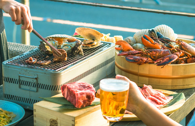 鎌倉で手ぶらbbq 鎌倉の海が一望できるテラスでアウトドア気分 豪快塊肉と海鮮を味わう贅沢bbq プランが今年も登場 株式会社エスエルディーのプレスリリース