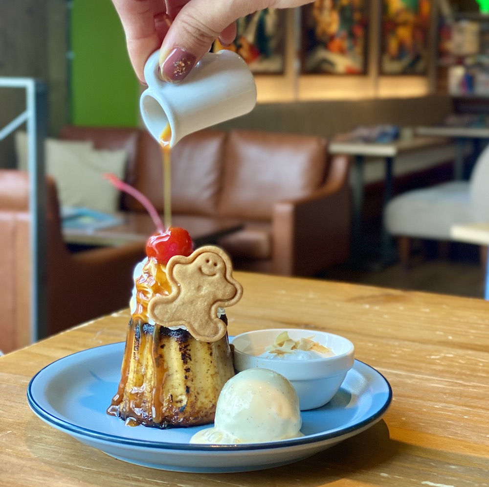 カヌレ プリンの新スイーツ ハイブリッドスイーツ カヌレプリン カラフルなクリームソーダ レトロ感あふれるスイーツが仙台のkawara Cafe で期間限定で登場 株式会社エスエルディーのプレスリリース